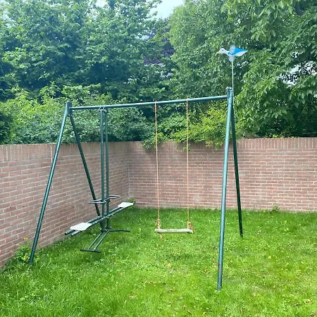 Free Standing 25 Min Amsterdam 10 Min