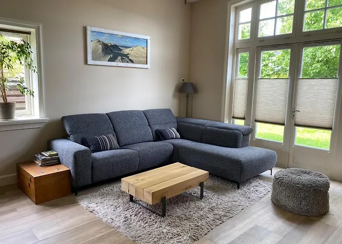 Free Standing 25 Min Amsterdam 10 Min *