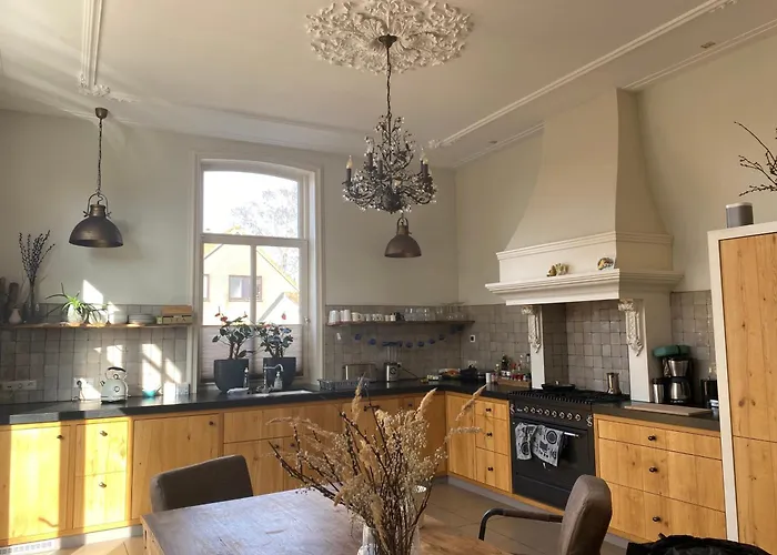 Free Standing 25 Min Amsterdam 10 Min *